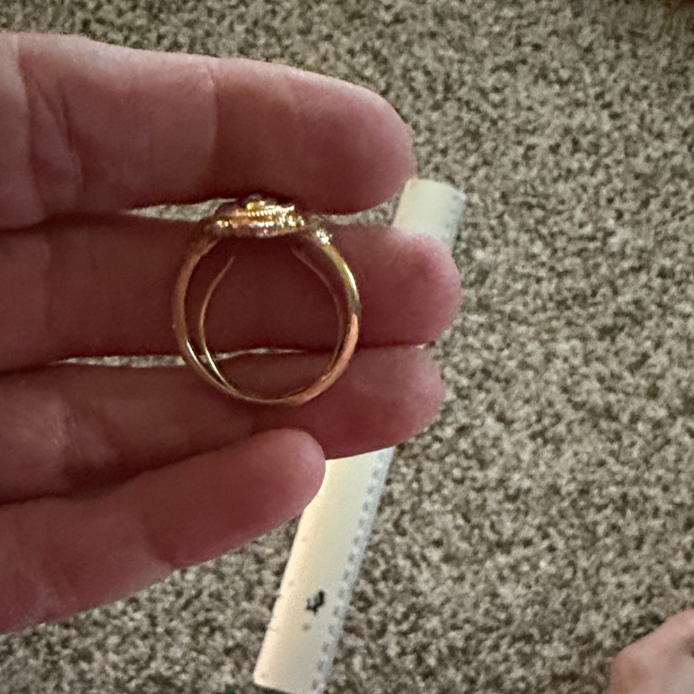 Vintage 1976 Avon Kensington Adjustable Gold Tone Oval Signet Rhinestone Ring 9 - Picture 2 of 4